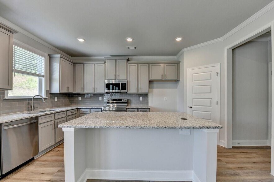 Building Photo - 7309 Yewtree Dr