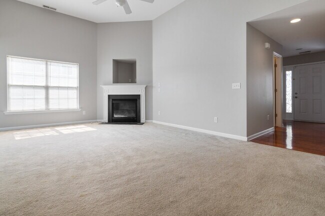 Building Photo - Spacious 4BR/3BA Home Near Downtown Durham | Deposit-Free Living | 1st-Floor Bedrooms