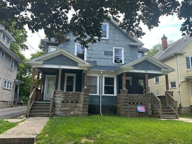 Building Photo - 142-144-144 Burrows St