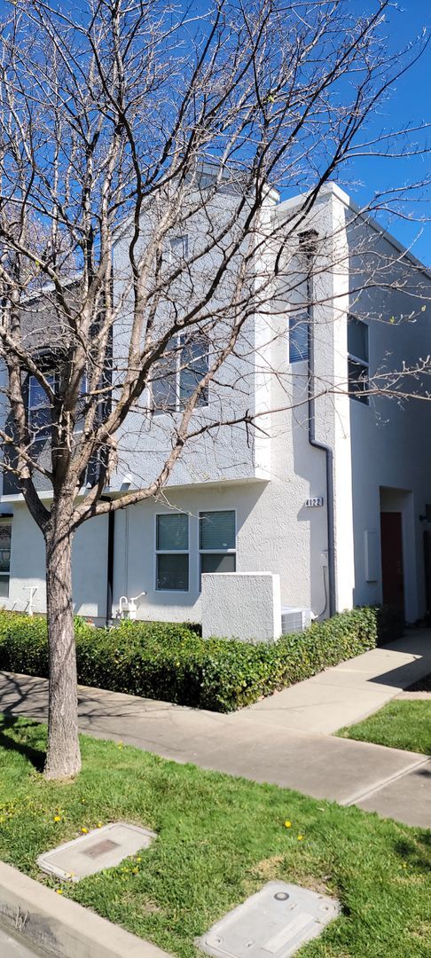 Building Photo - Adorable 2 Bedroom 2 Bath Condo