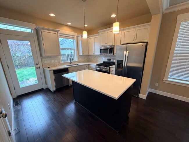 Building Photo - 4bed/2.5 Bath Craftsman in Kenton