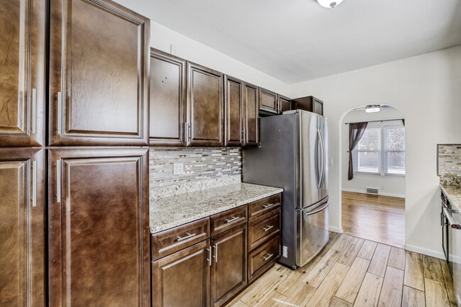 Building Photo - 626 N Hough St