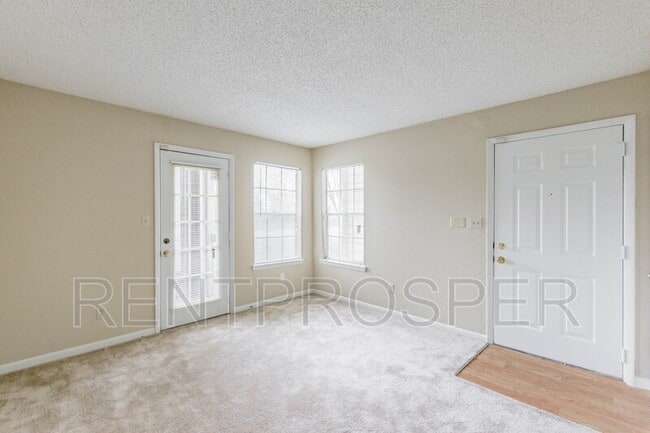 Building Photo - 5530 Chrishire Way