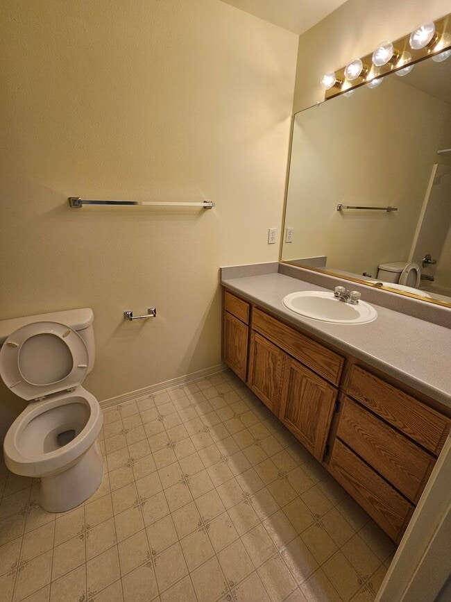 Building Photo - Lovely Central Point Home in Convenient Location