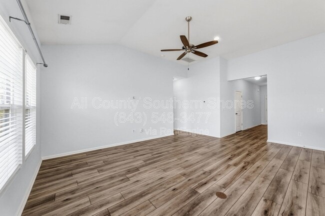 Building Photo - 877 Devon Estate Ave