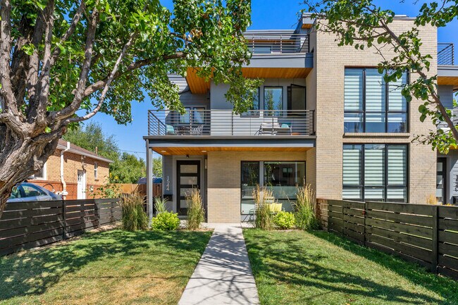 Primary Photo - 1544 Utica St