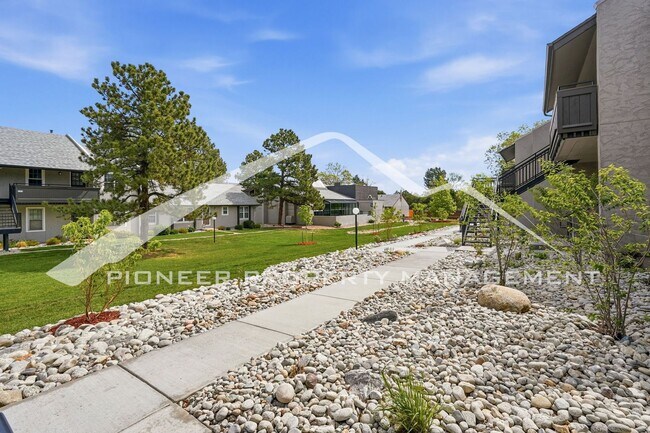 Building Photo - Spacious Condo with Washer/Dryer and Central AC