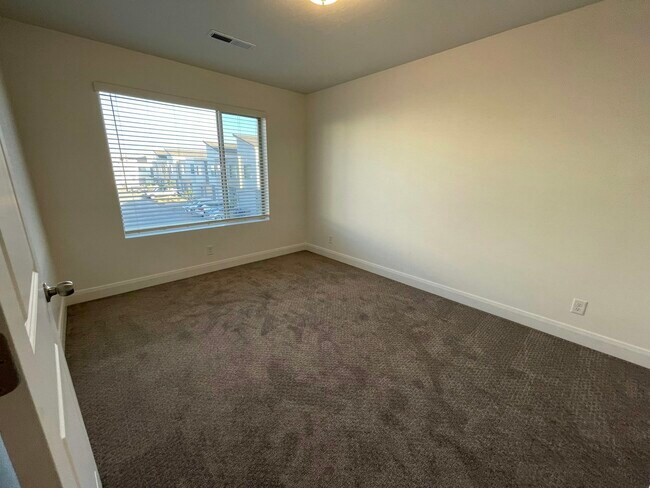 Building Photo - 5764 S Russet Sun Dr