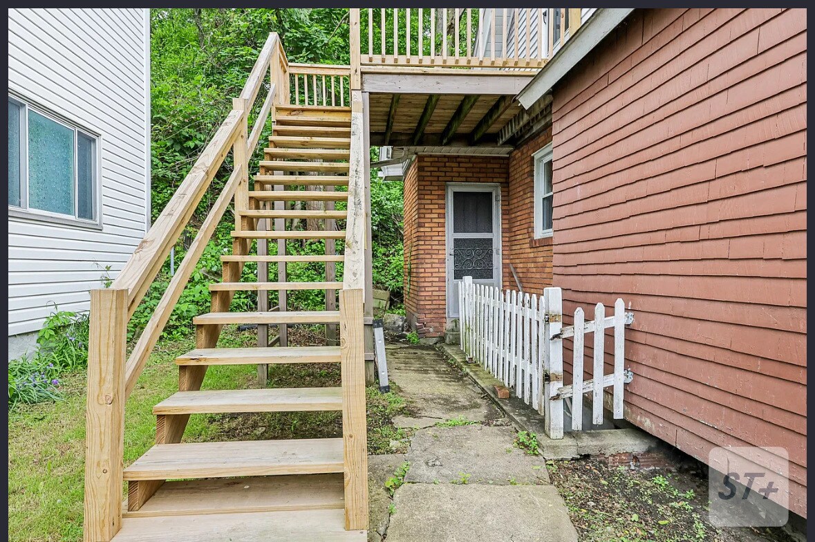 Building Photo - 624 Frayne St