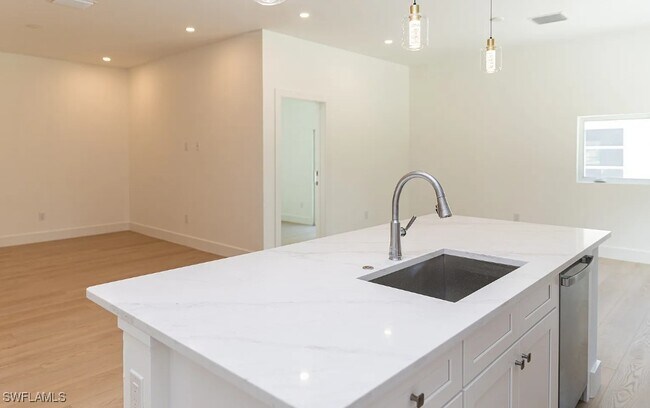 Building Photo - 5588 Wendy Ln