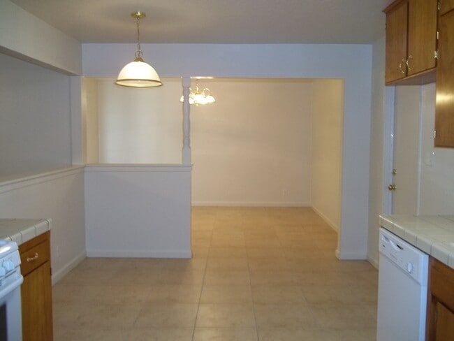 Building Photo - Nice and updated 3 bedroom home offering n...