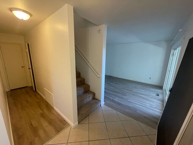 Building Photo - Cute 3 Bedroom Townhome close to UNR