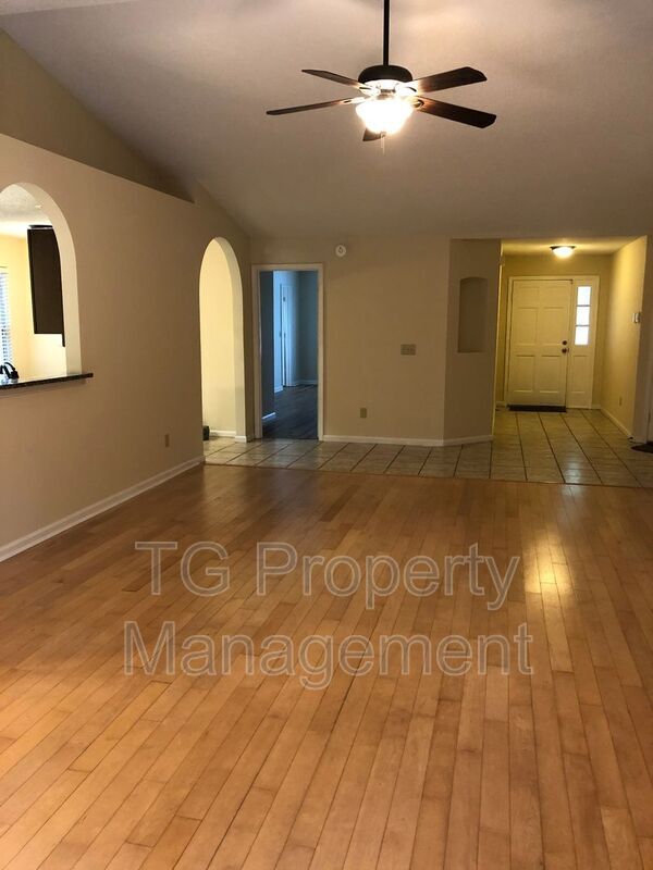 Building Photo - 12910 Forest Glen Ct S