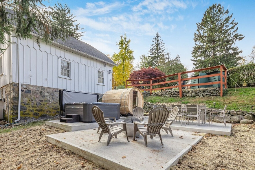 Building Photo - 64 Montebello Rd