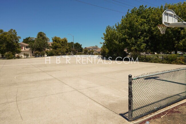 Building Photo - Charming 3-Bed, 2.5-Bath Home in One of Tr...