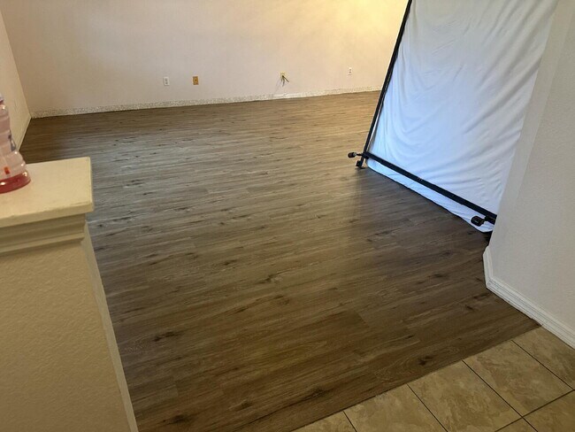Building Photo - You'll love this charming 3/2/2 home in th...
