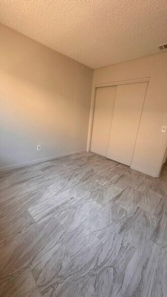 Building Photo - 27364 Family Cir