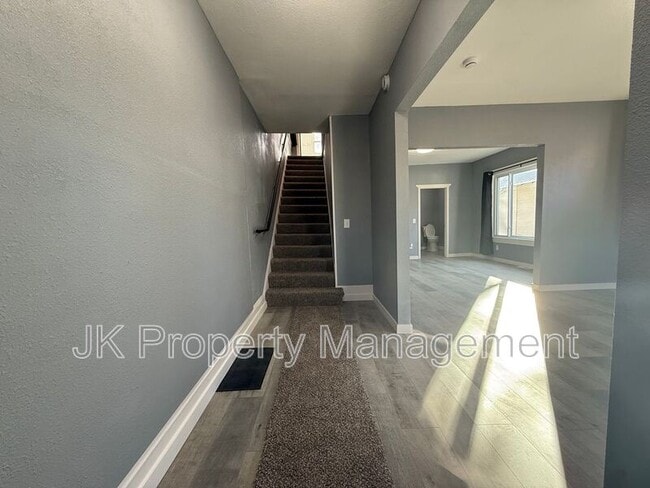 Building Photo - 1512 3rd Ave N