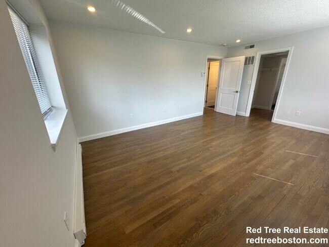 Building Photo - 320 Hammond Pond Pkwy