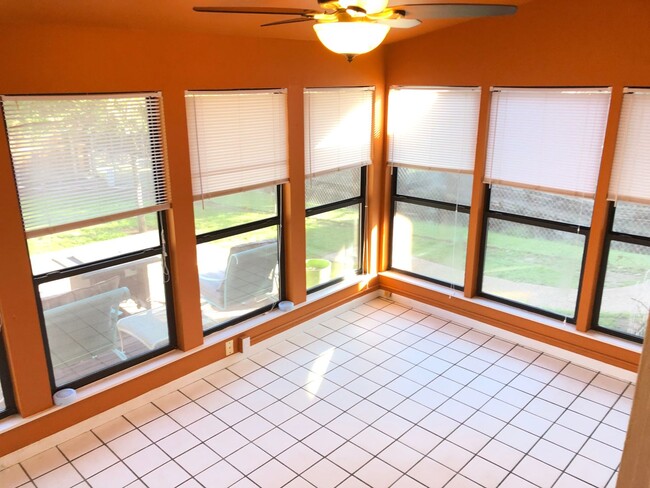 Building Photo - 1 story with lots of charm! Westwood High School!