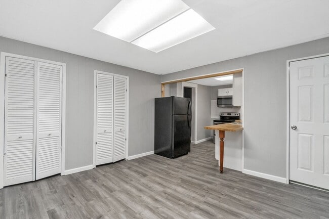 Building Photo - 1901 W Broad St