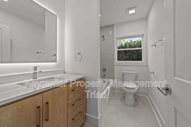 Building Photo - 3807 W Friendly Ave