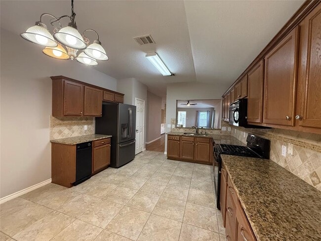 Building Photo - 905 Remington Dr