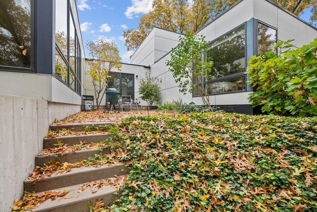 Building Photo - 35 Thornberry Rd