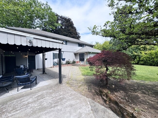 Building Photo - 1470 Anderson Ln