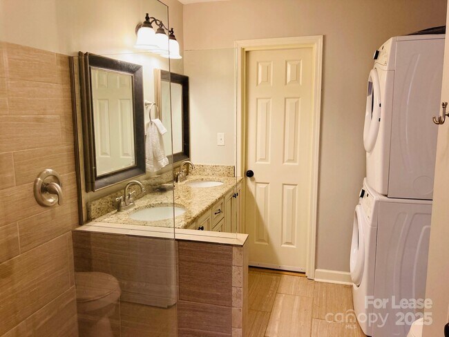 Building Photo - 4969 Moonlite Bay Dr