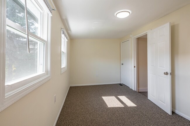 Building Photo - 177 Chestnut St