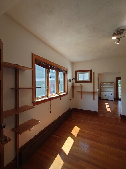 Building Photo - 11 Hinckley St