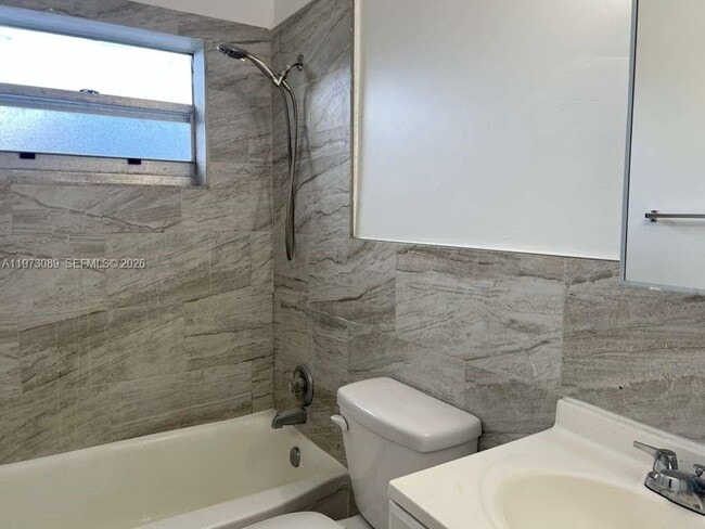 Building Photo - 17031 NE 21st Ave