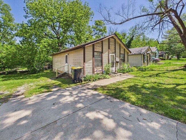 Building Photo - 7115 Bales Ave