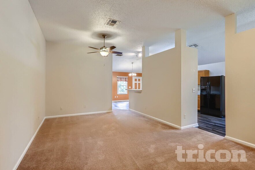 Building Photo - 9 Riddle Pl