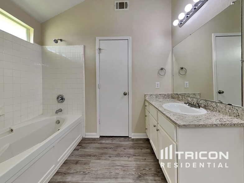 Building Photo - 8527 Rita Blanca Dr