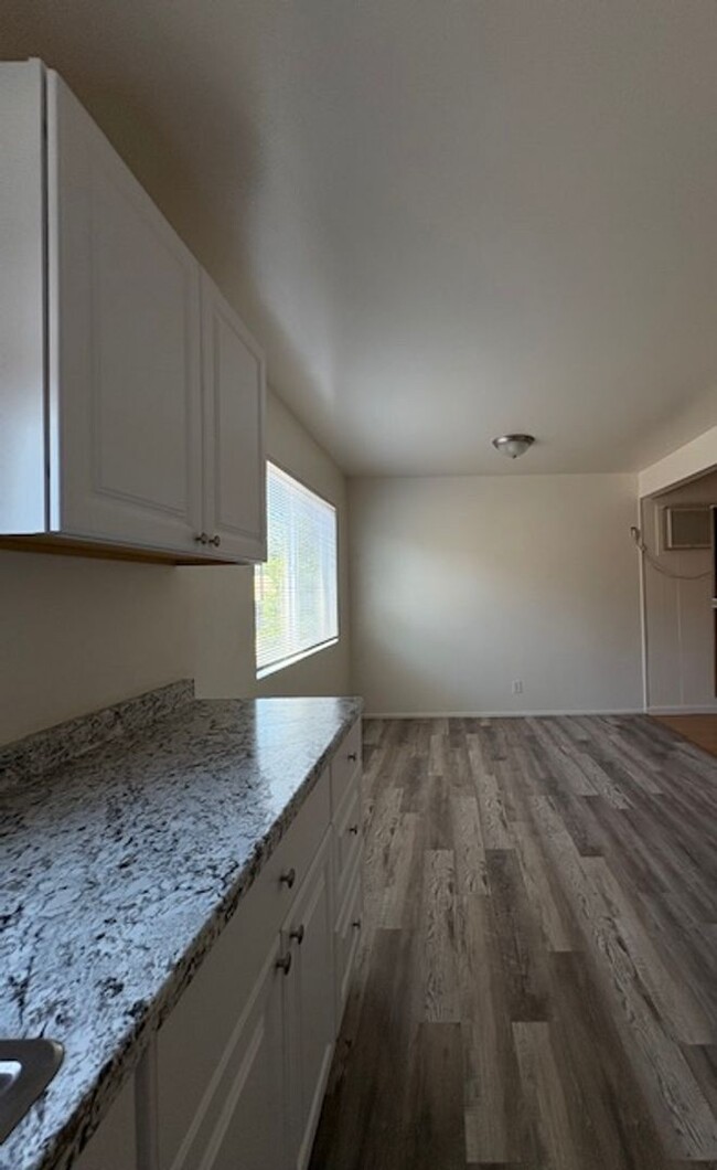 Building Photo - La Mar 4-Plex (25280) (DD)