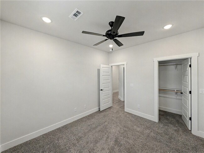 Building Photo - 6907 SW High Meadow Blvd