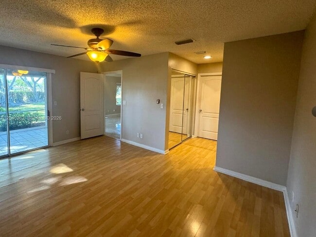 Building Photo - 9238 Vineland Ct