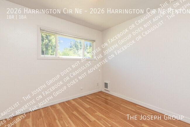 Building Photo - 2026 Harrington Cir NE