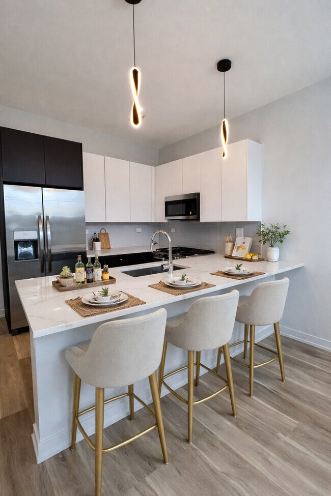 Building Photo - 6513 S Langley Ave