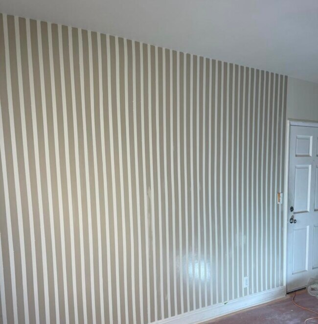 Accent wall - 4233 Crenshaw Blvd