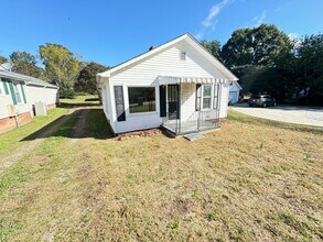 Building Photo - 2bd/1ba House on Lane St near Downtown Kan...