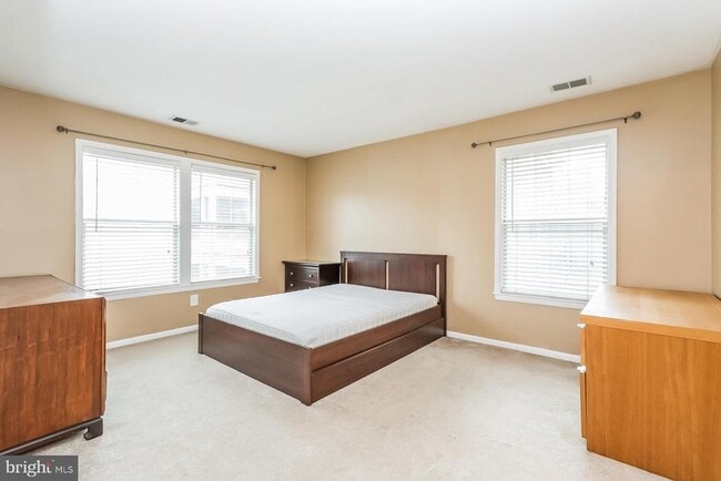 Building Photo - 306 Trinity Ct