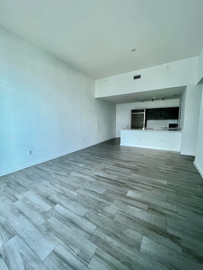 Building Photo - 1100 S Miami Ave