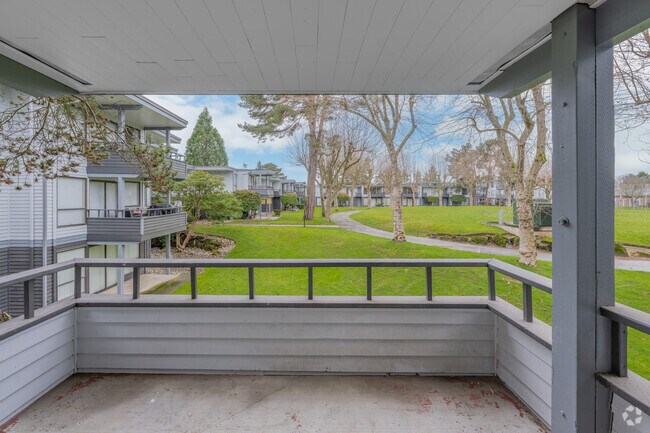 1BR, 1BA - 850SF - Balcony - Easthill Apartments