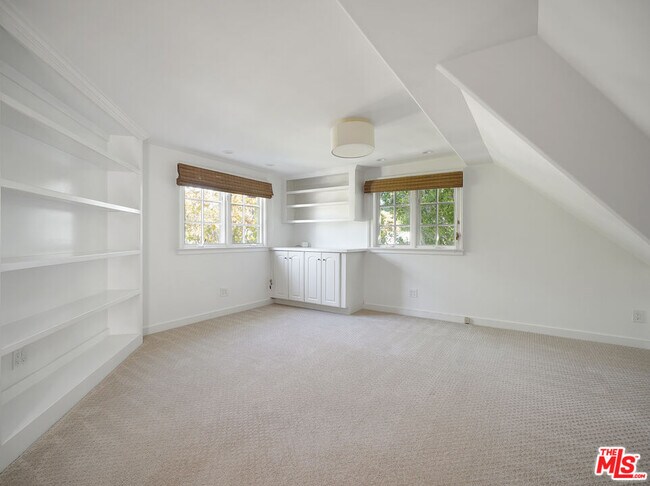 Building Photo - 13161 Addison St