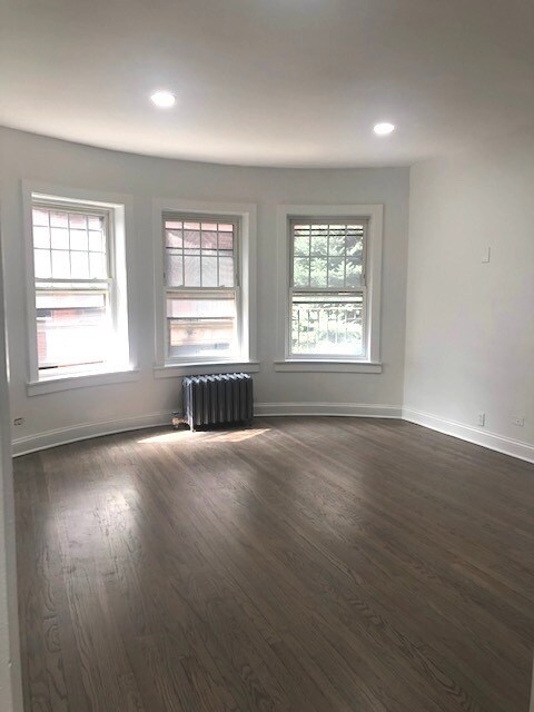 Building Photo - 1076 W Thorndale Ave