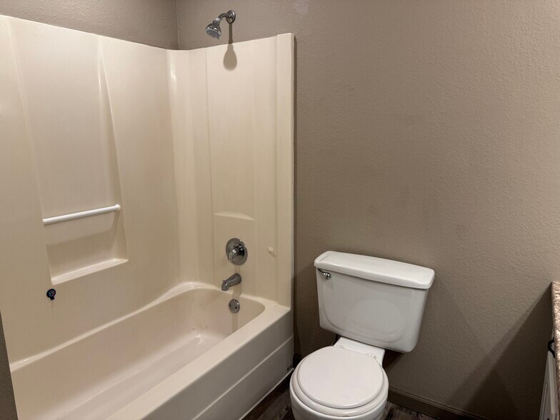 Guest Bathroom - 2804 Clifft St