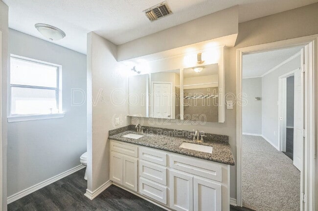 Building Photo - 9830 Cherokee St